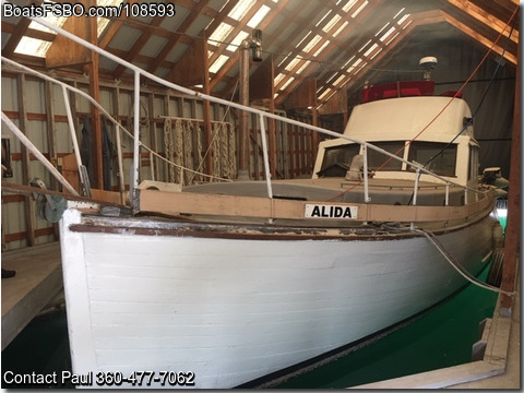 34'  1937 Baker INCLUDES A BOATHOUSE